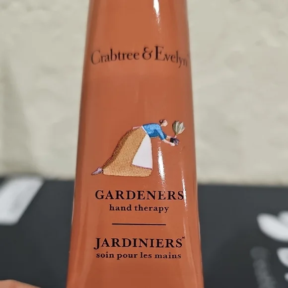 Crabtree & Evelyn Gardeners Hand therapy Care Trio - Picture 10 of 11